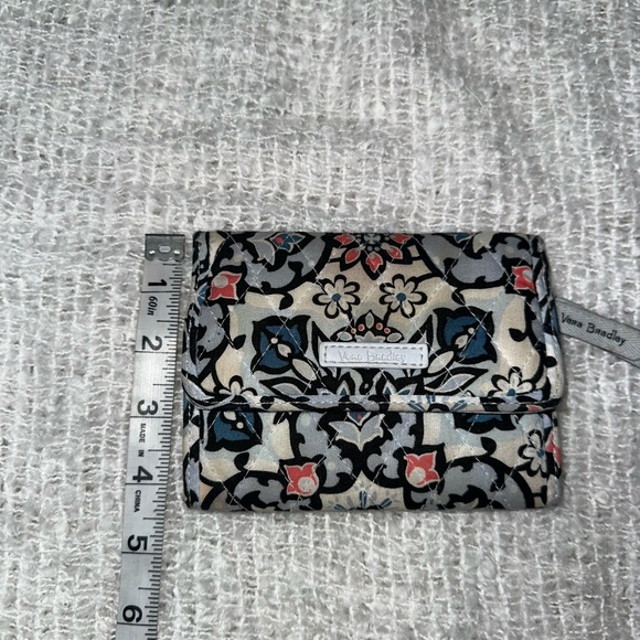 Vera‎ Bradley Lisbon Medallion RFID Euro Wallet - Picture 6 of 7